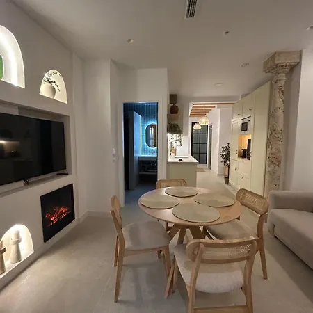 De Lujo Con Piscina Climatizada Daire Nerja
