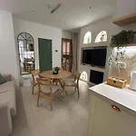 De Lujo Con Piscina Climatizada ネルハ